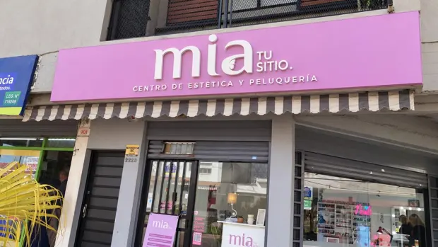Mia Tu Sitio: Fachada y cartelería